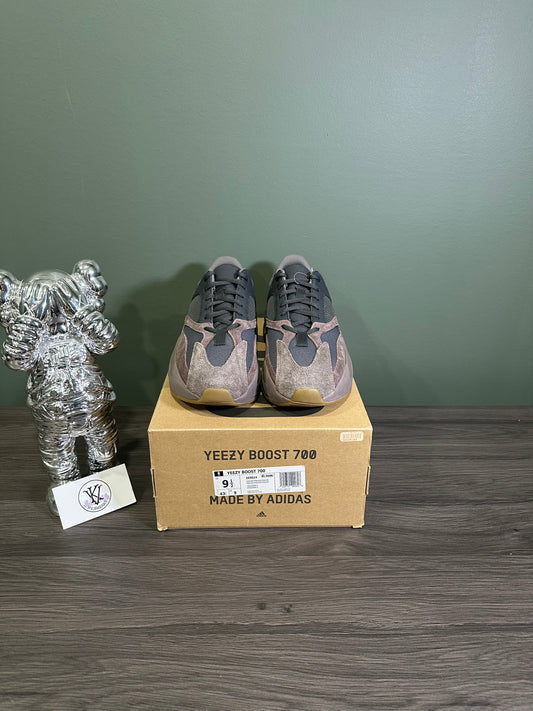 Yeezy 700 Mauve