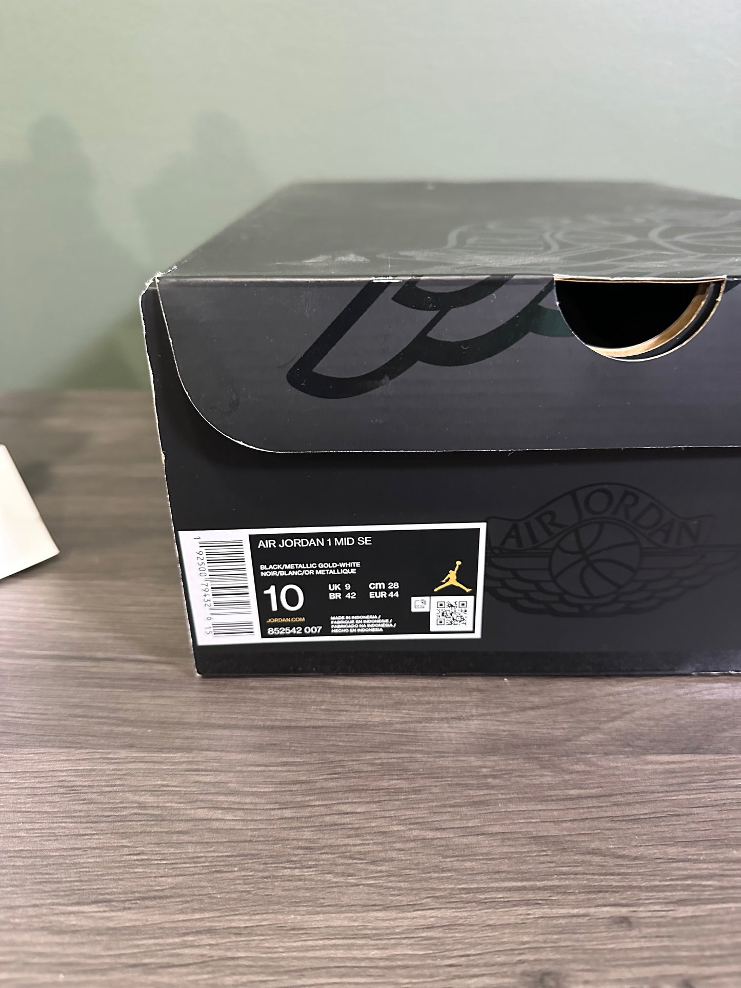 Jordan 1 Mid Patent Black White Gold