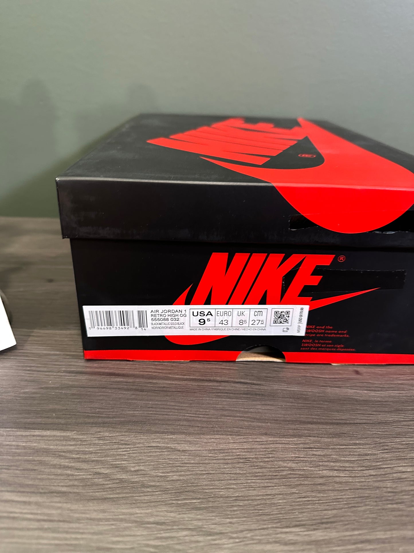 Jordan 1 High Black Metallic Gold