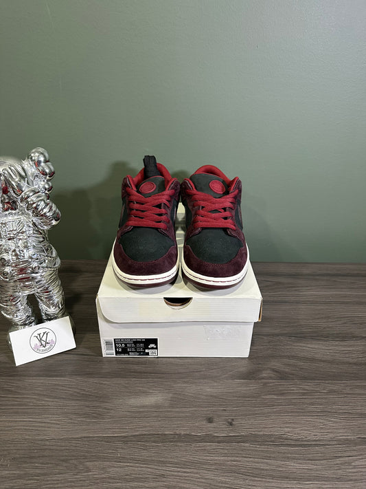 Dunk Low SB Riot Skateshop