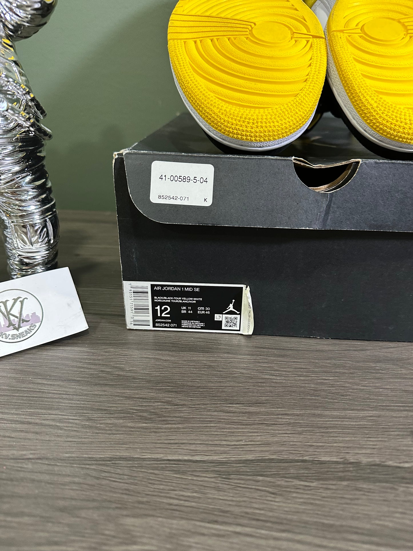 Jordan 1 Mid Yellow Toe Black