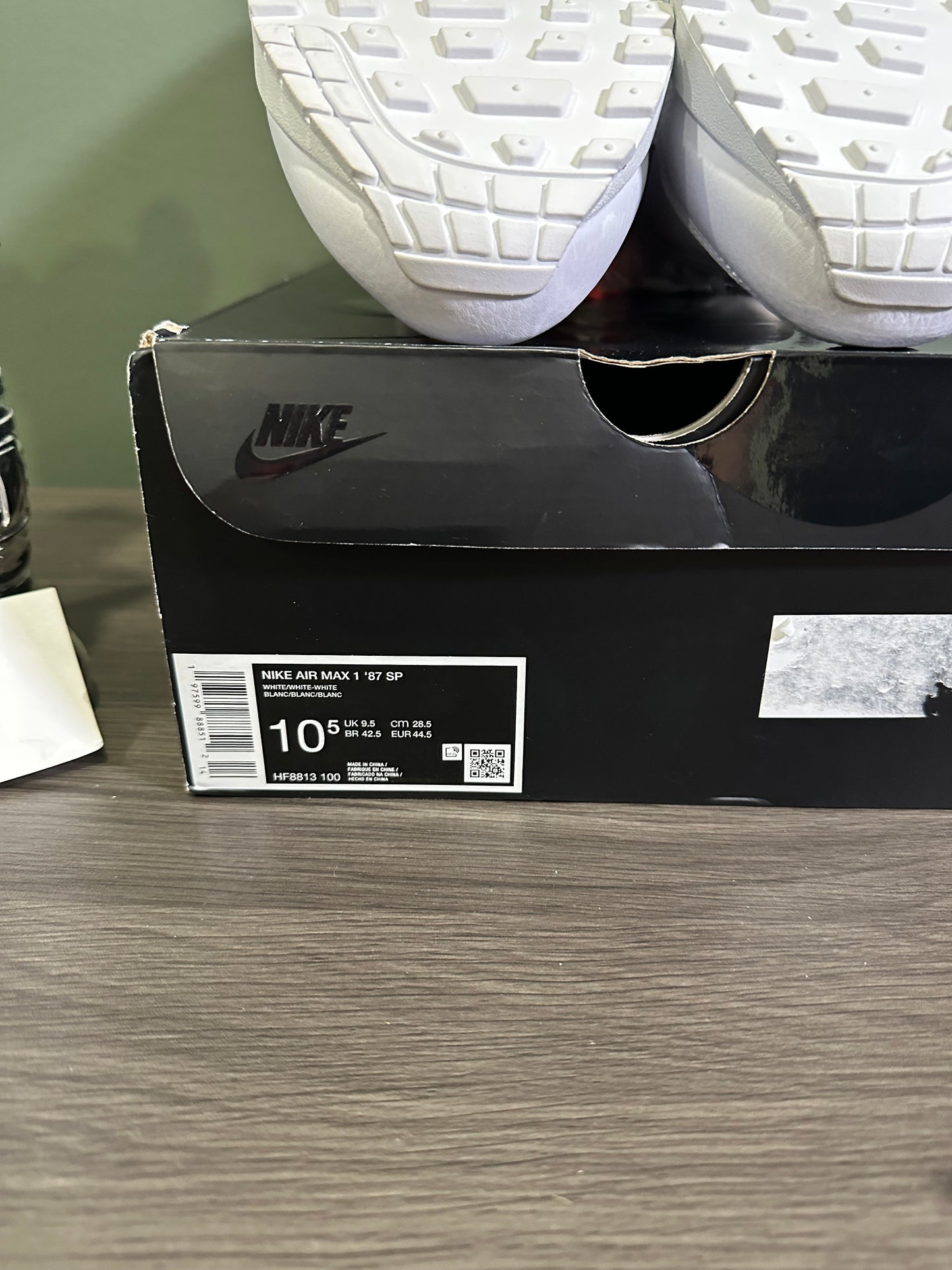 Air Max 1’87 Supreme Triple White