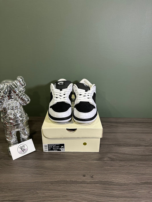 Dunk Low SB TIGHTBOOTH