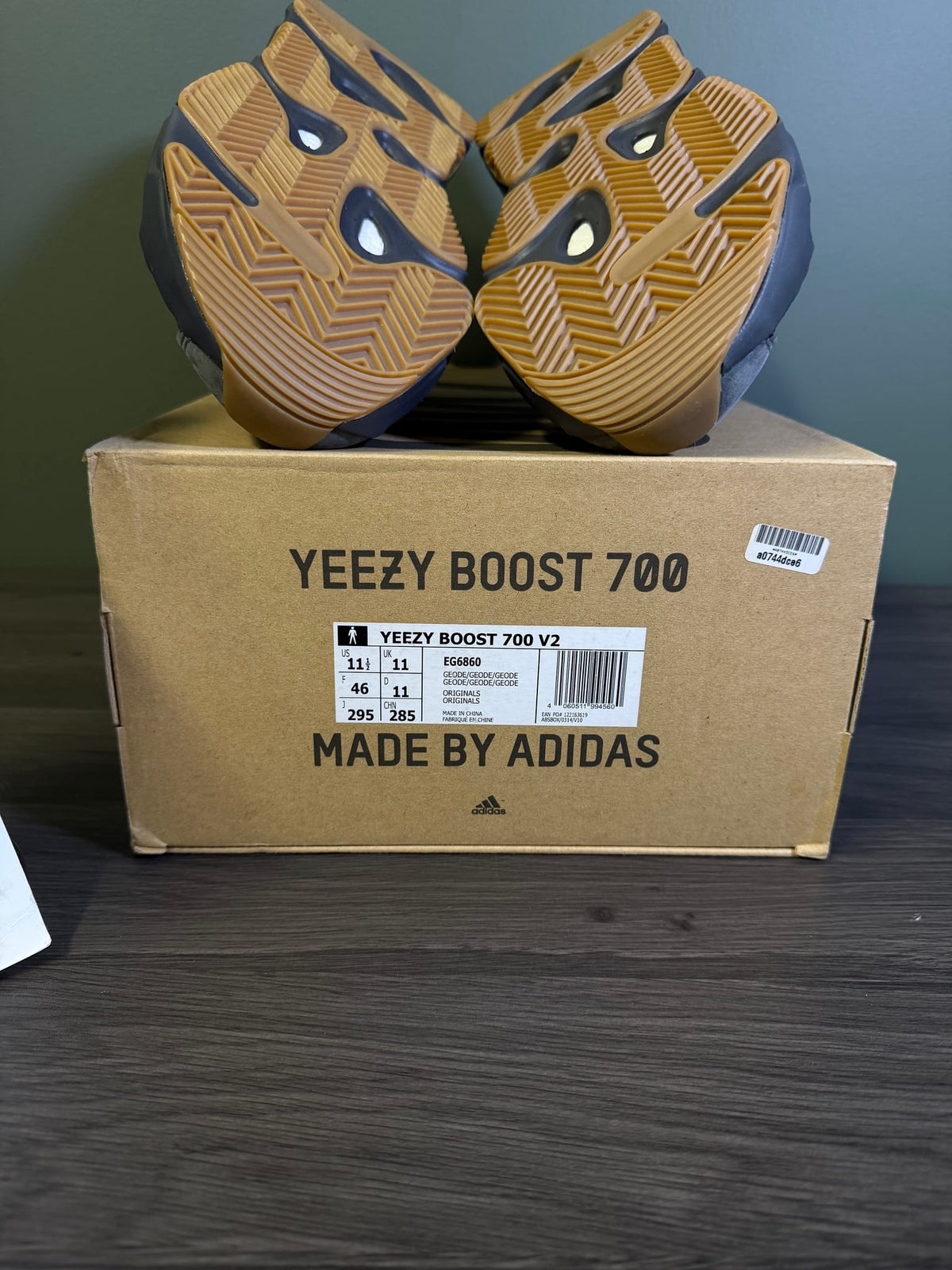 adidas Yeezy Boost 700 V2 Geode