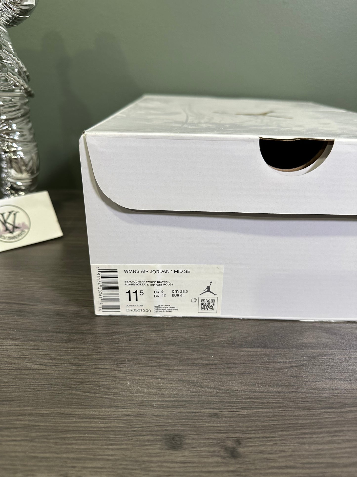 Jordan 1 Mid SE Split Beach Cherrywood Red