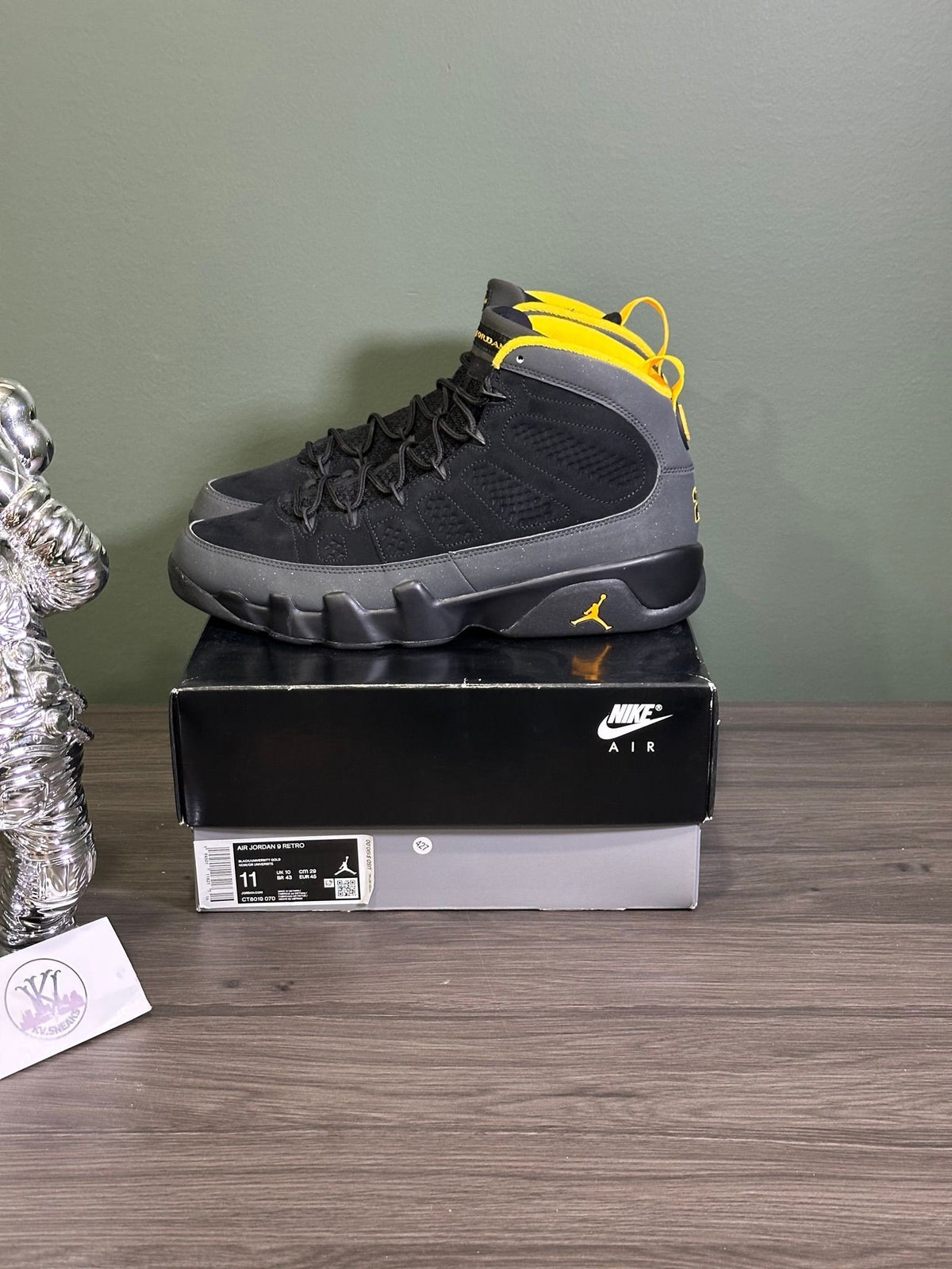 Jordan 9 Retro Dark Charcoal University Gold