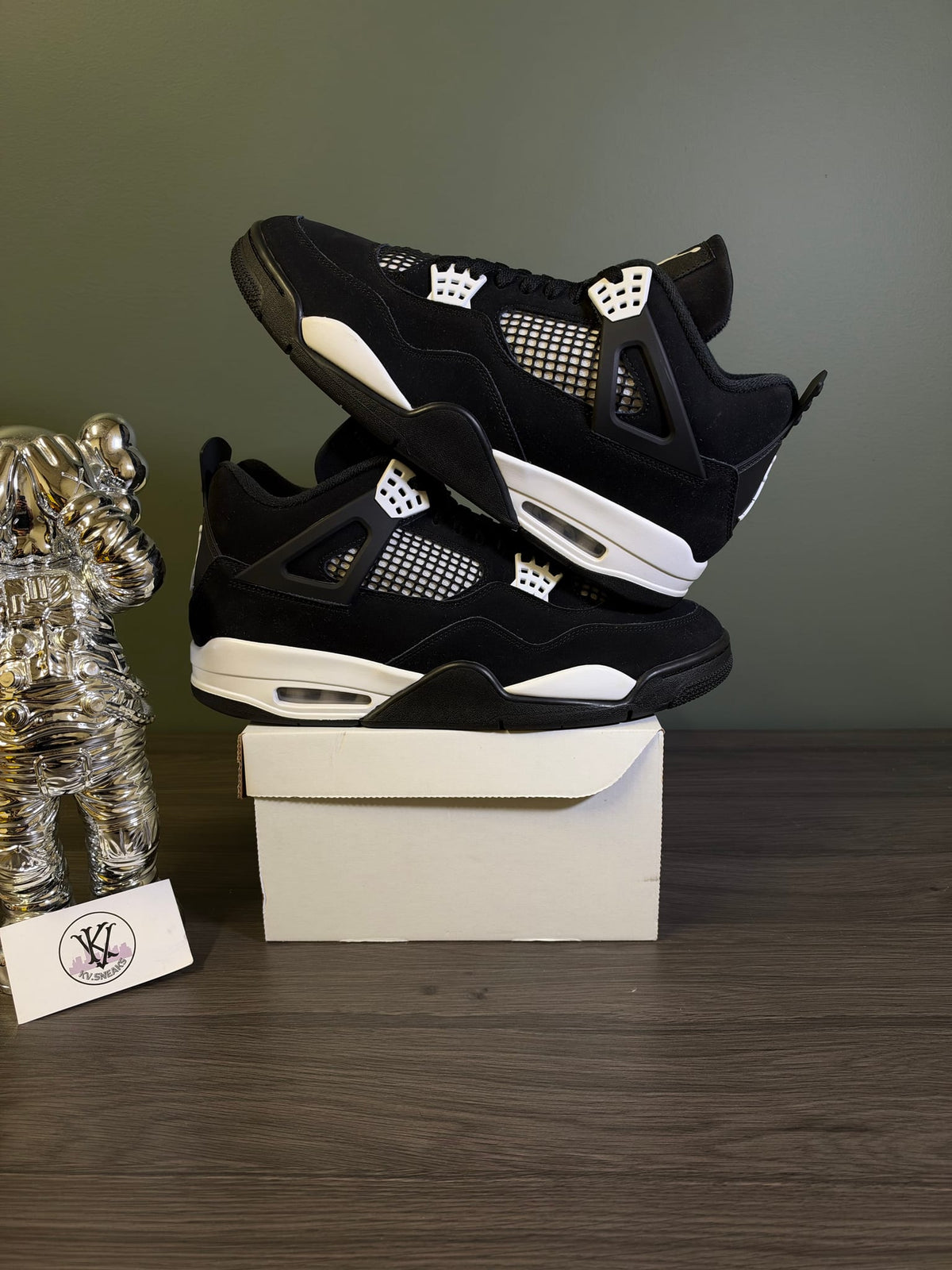 Jordan 4 Retro White Thunder