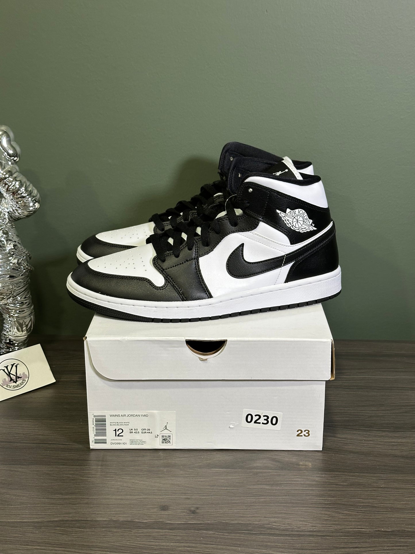 Jordan 1 Mid Panda