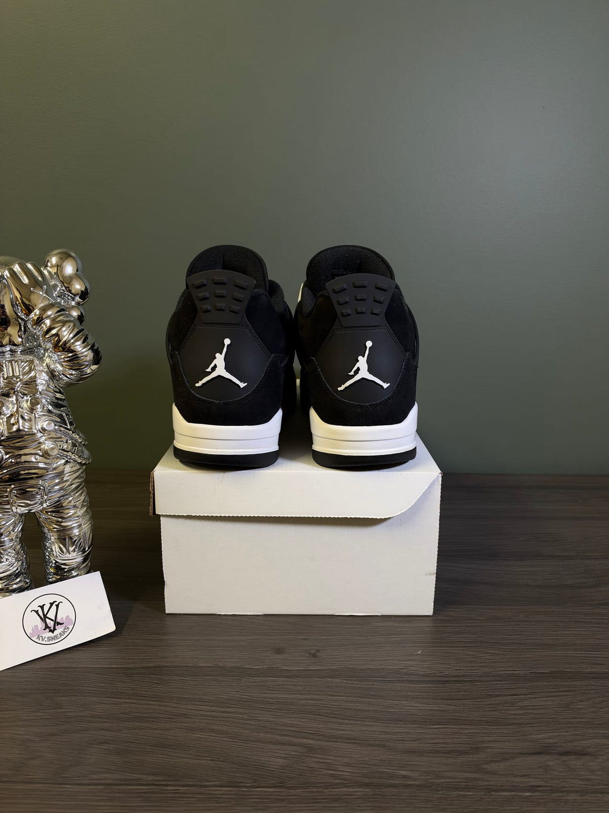 Jordan 4 Retro White Thunder