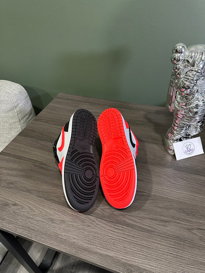 Jordan 1 Low SE Mismatched Infrared