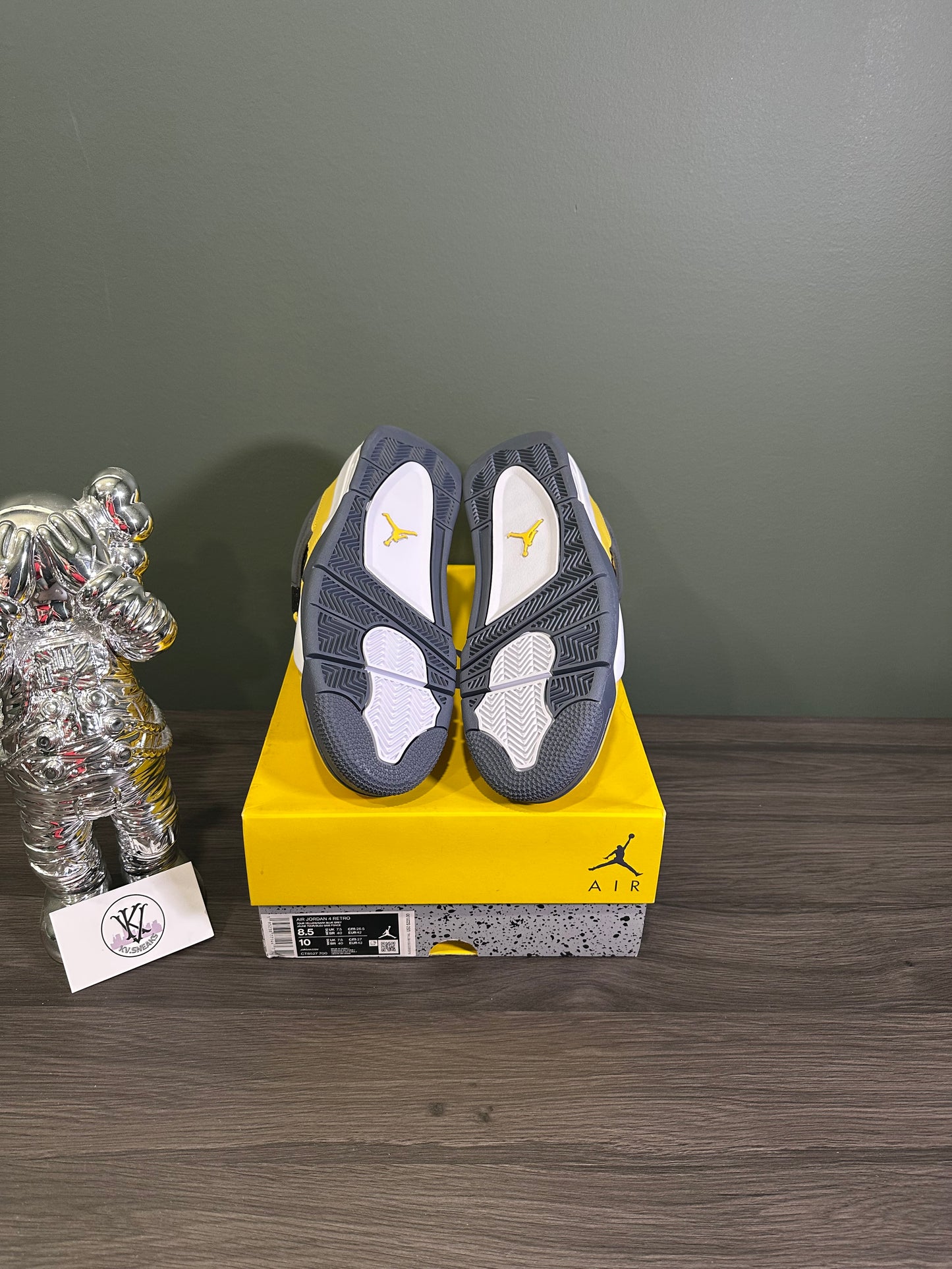 Jordan 4 Lightning