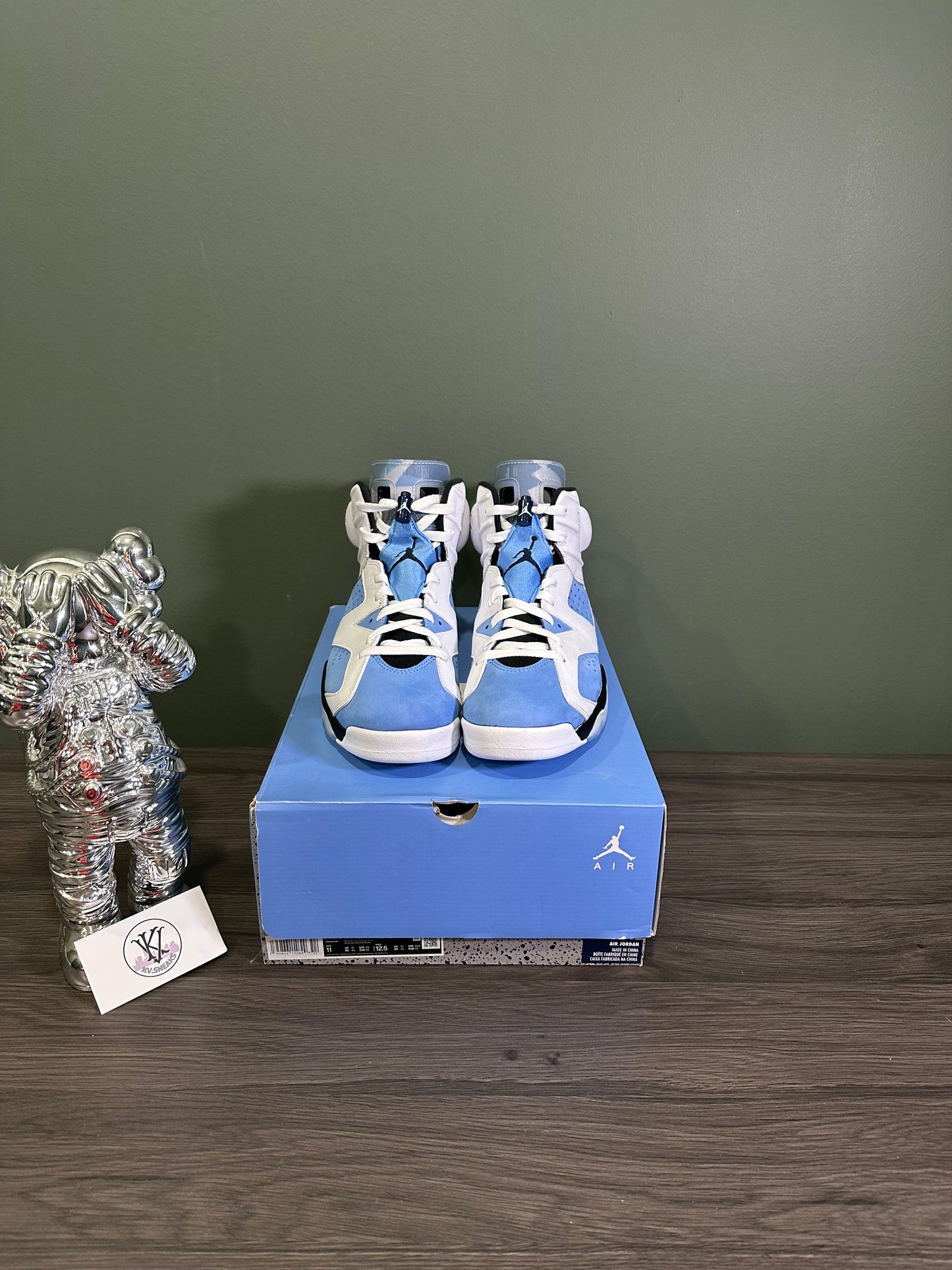 Jordan 6 UNC White