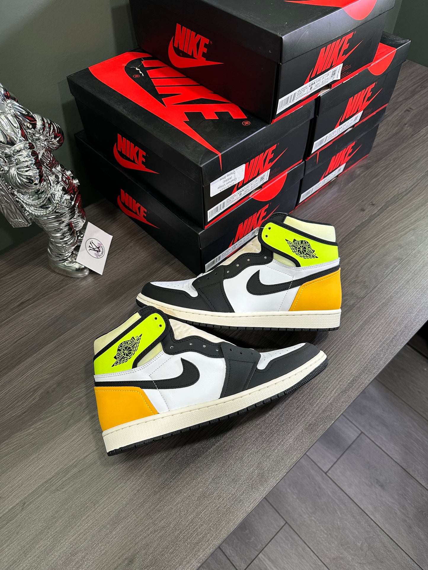 Jordan 1 High Black Volt University is Gold