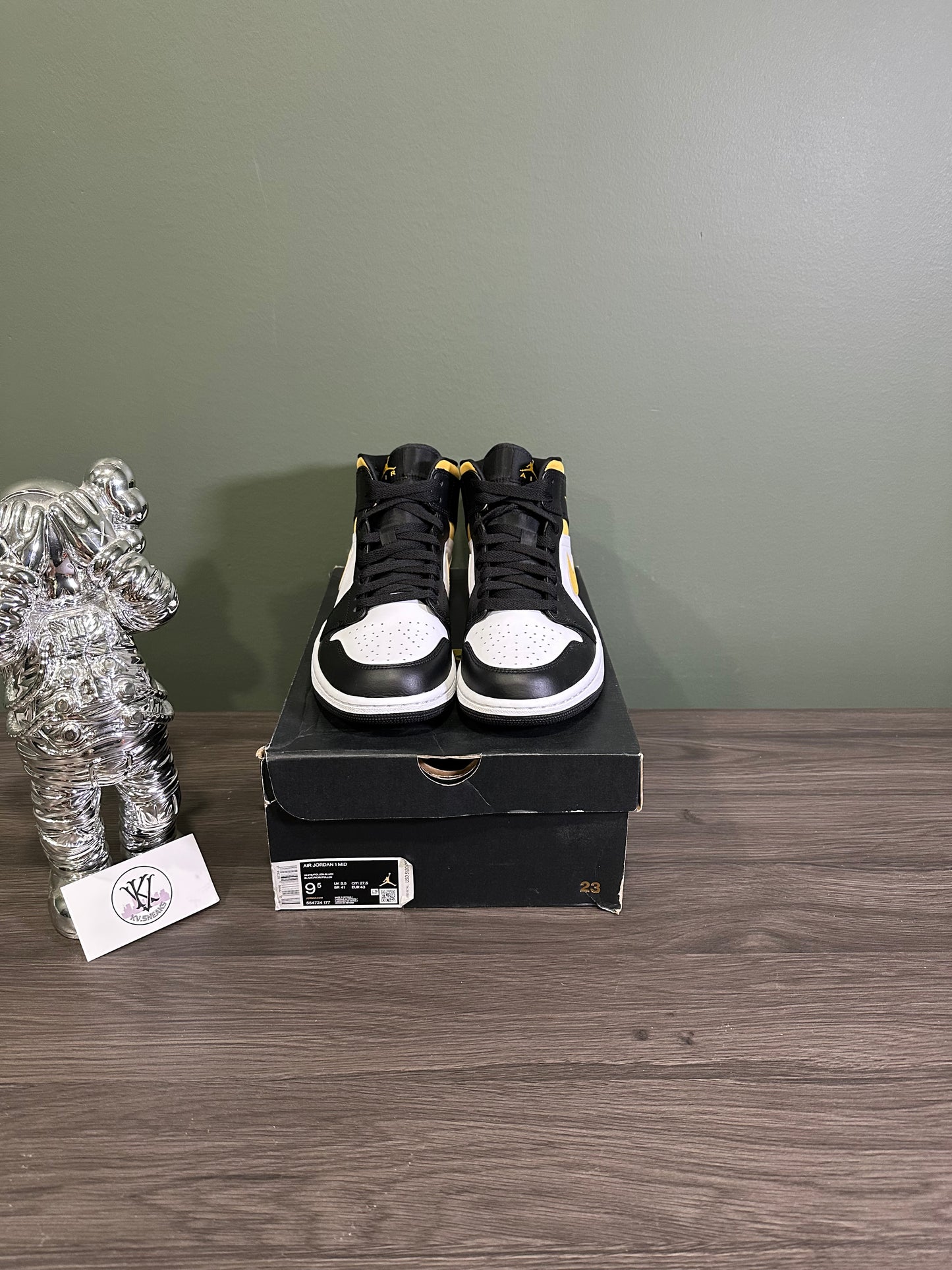 Jordan 1 Mid White Pollen Black