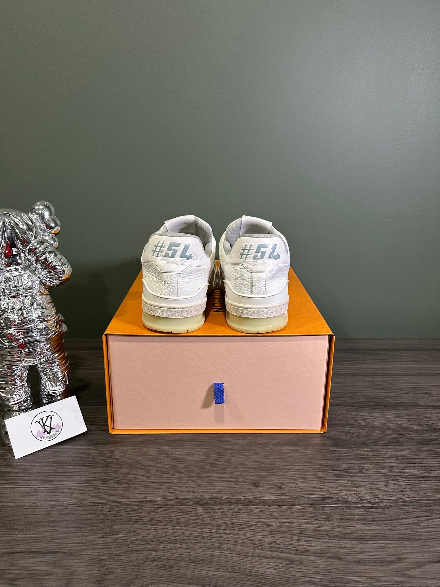 Louis Vuitton Trainer White Signature