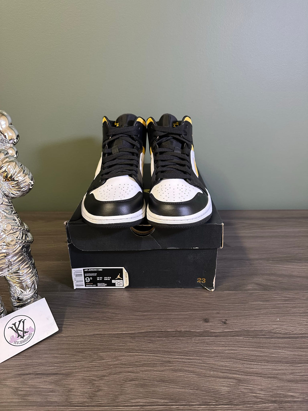 Jordan 1 Mid White Pollen Black