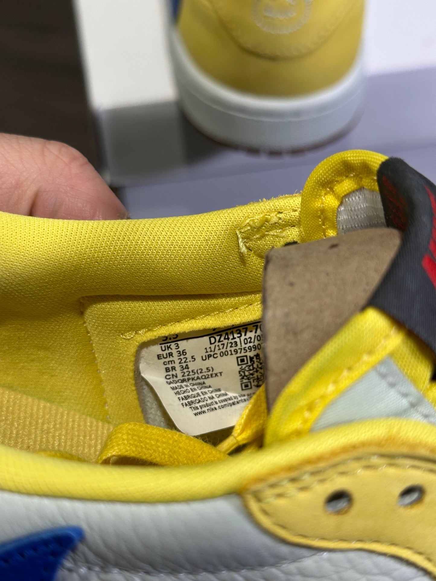Jordan 1 Low Travis Scott Canary (W)