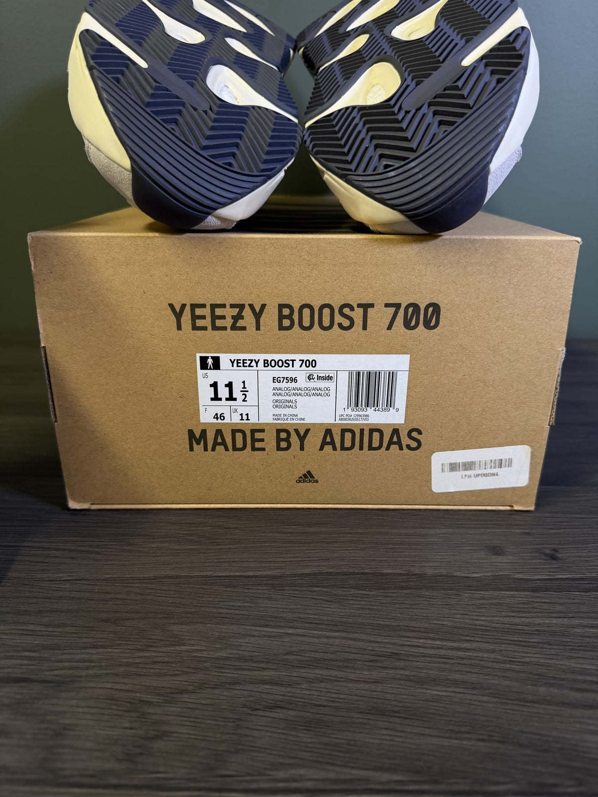 adidas Yeezy Boost 700 Analog