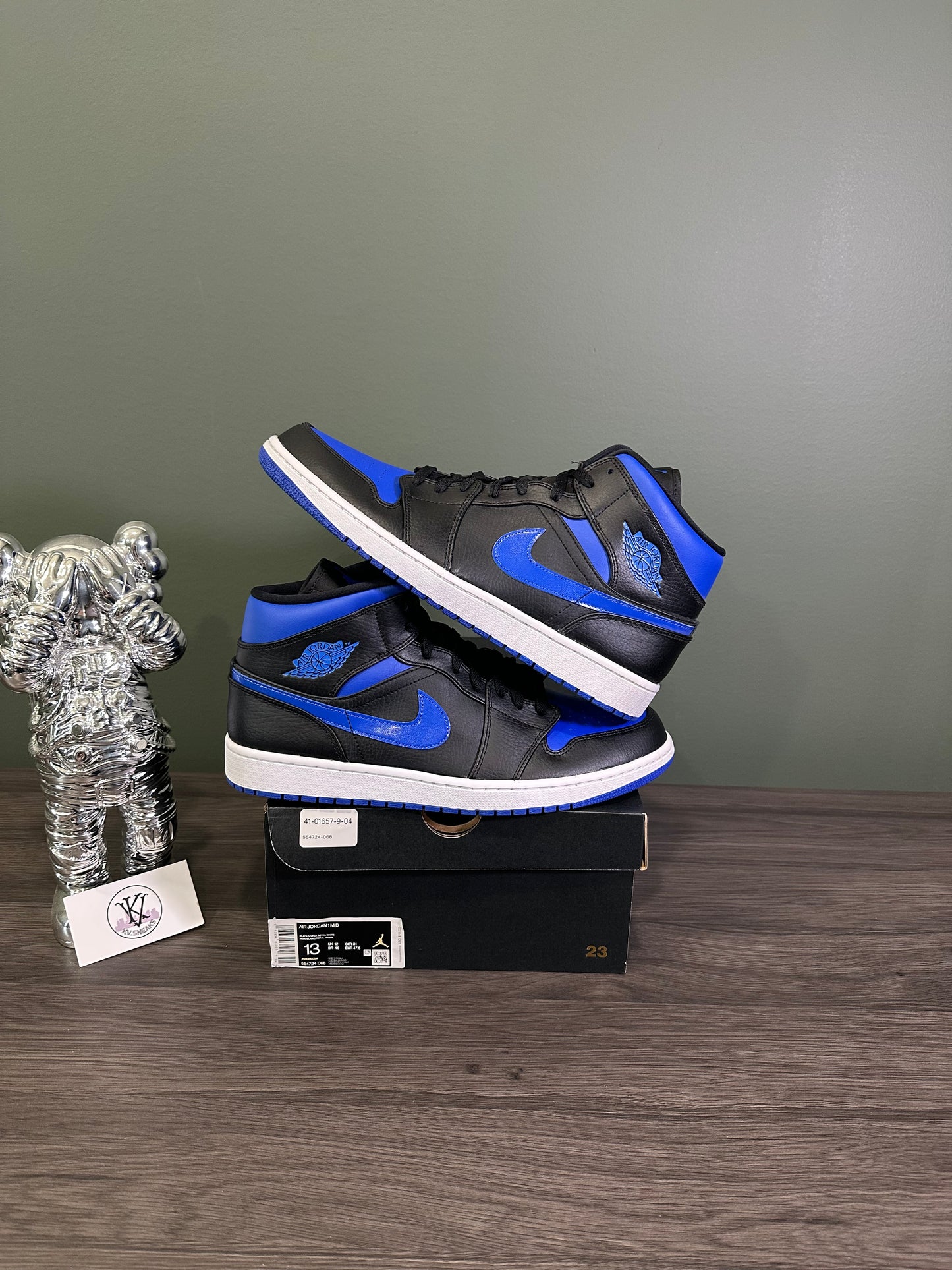 Jordan 1 Mid Royal 2020