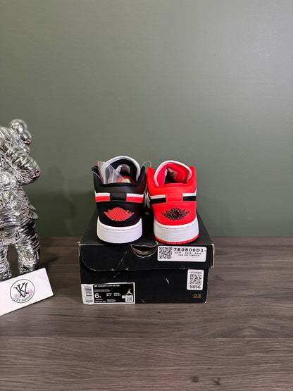 Jordan 1 Low SE Mismatched Infrared