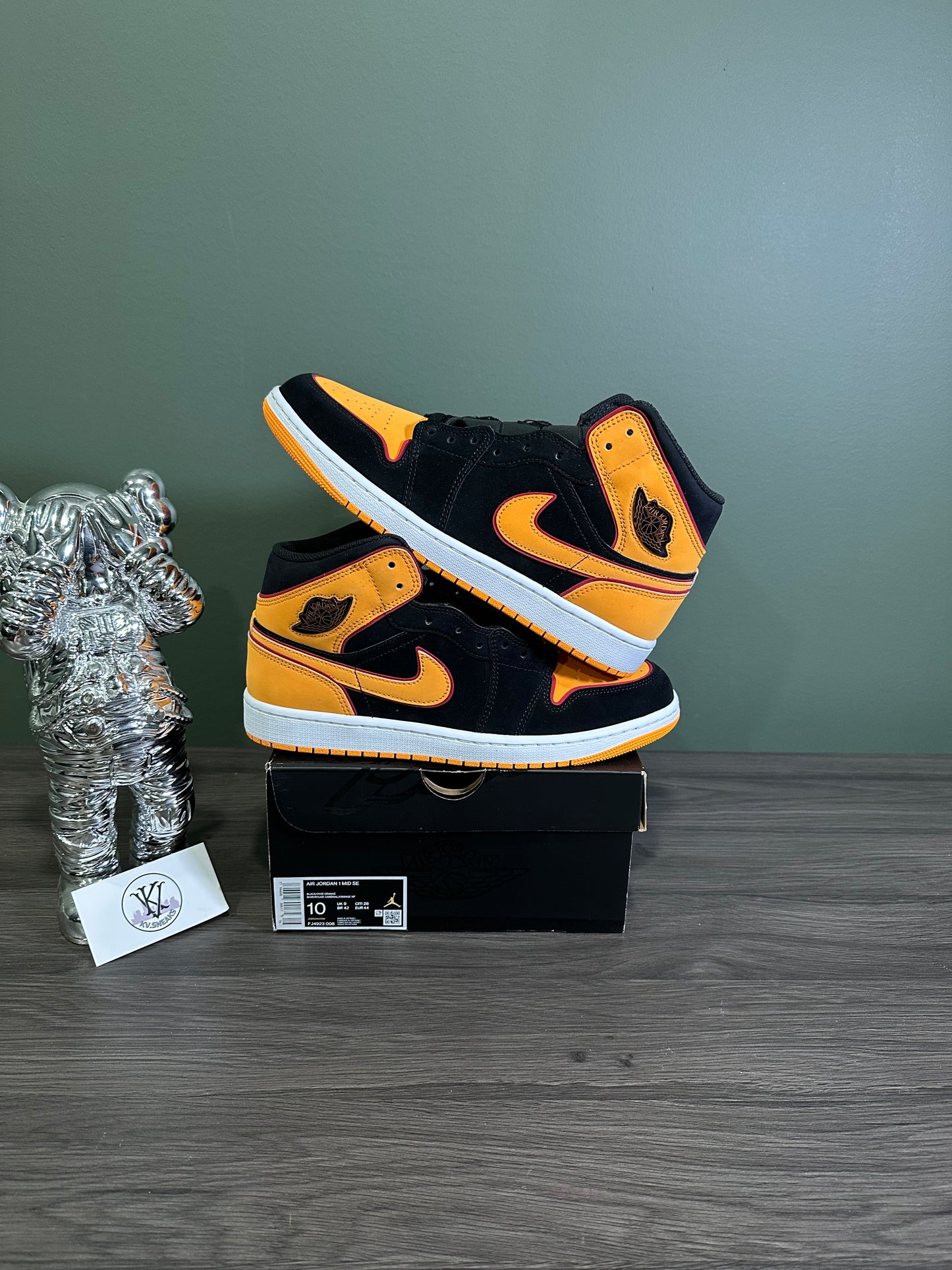 Jordan 1 Mid Fat Tongue Black Orange