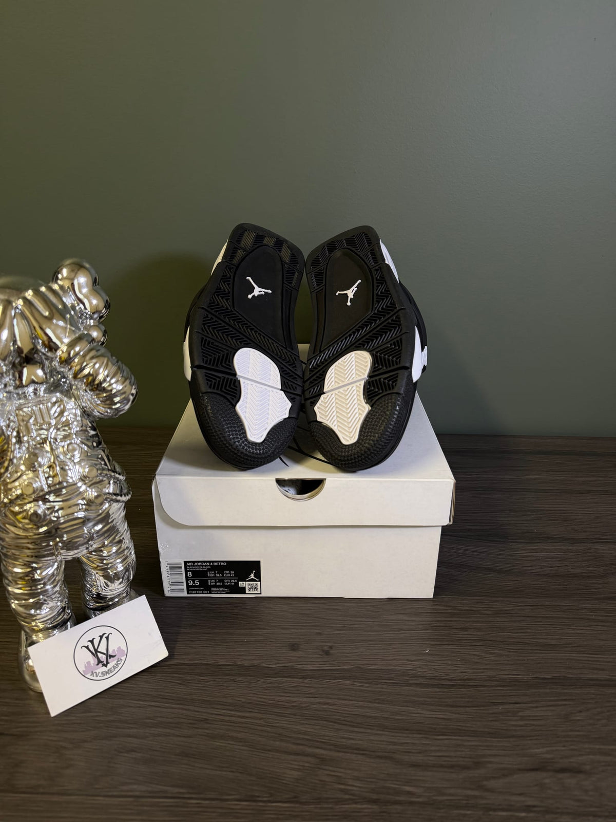Jordan 4 Retro White Thunder