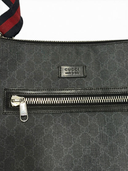 GUCCI LARGE GG SUPREME BLACK MESSENGER BAG