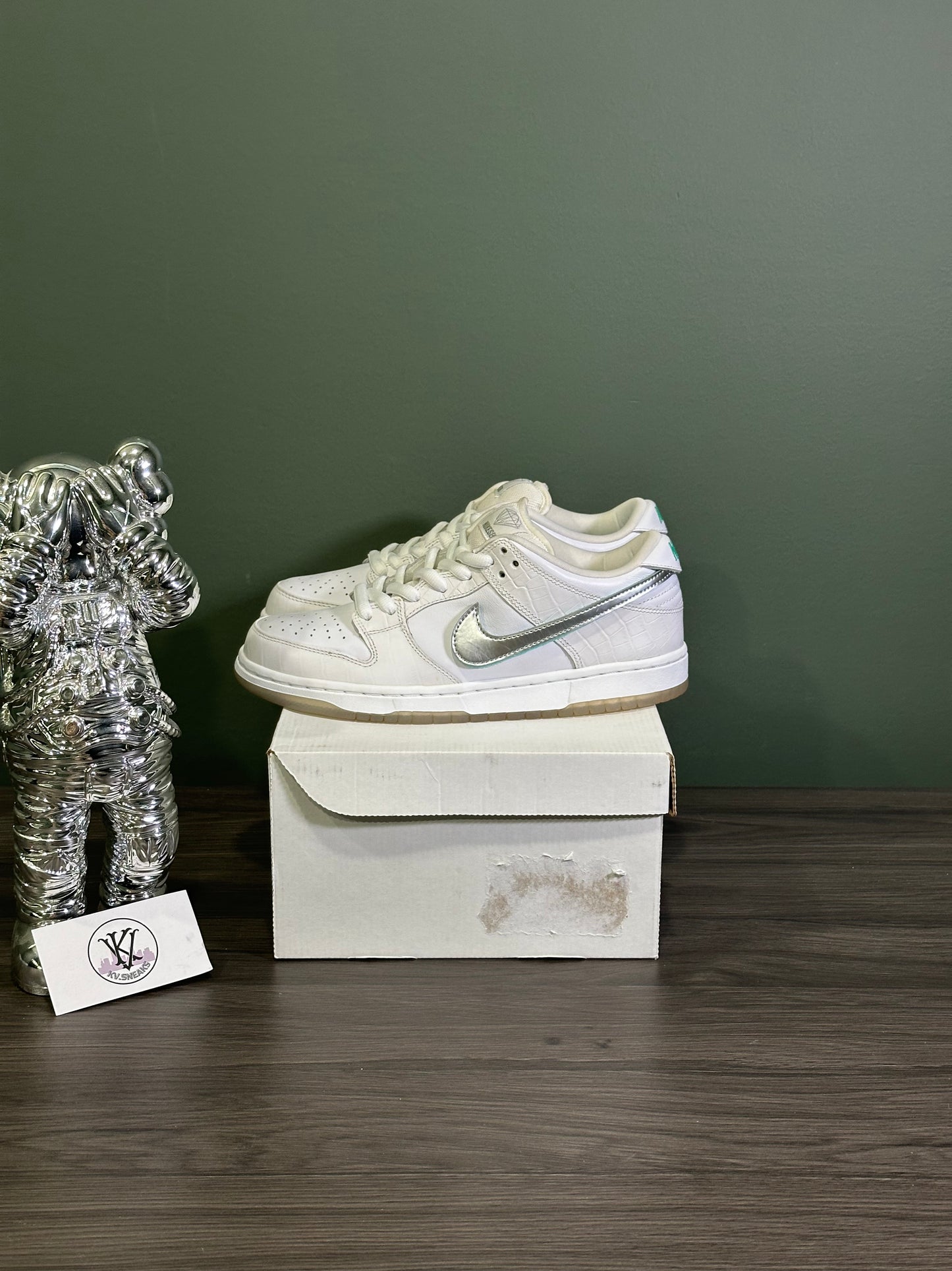 Dunk Low SB Diamond Supply Co. White Diamond
