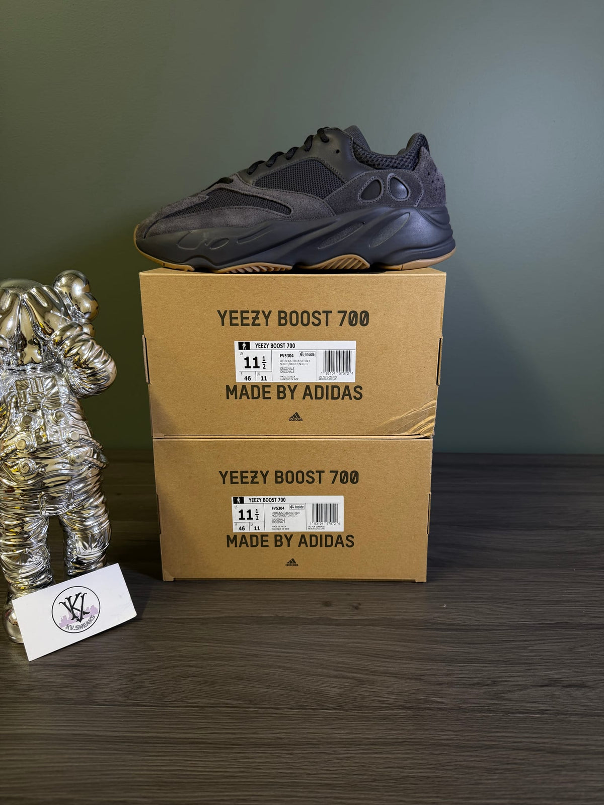 adidas Yeezy Boost 700 Utility Black