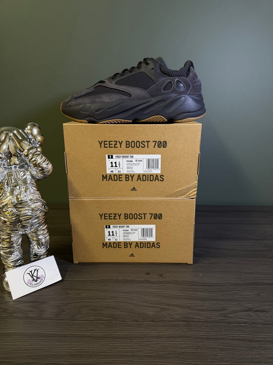 adidas Yeezy Boost 700 Utility Black