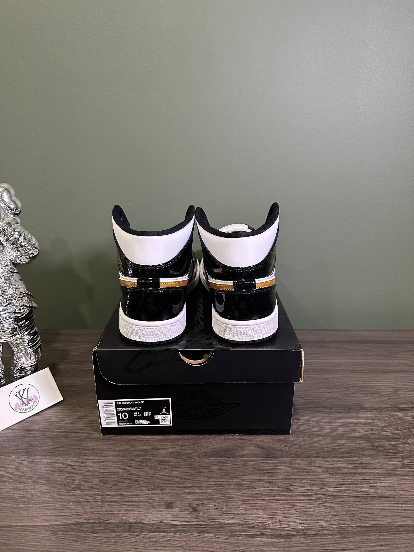 Jordan 1 Mid Patent Black White Gold