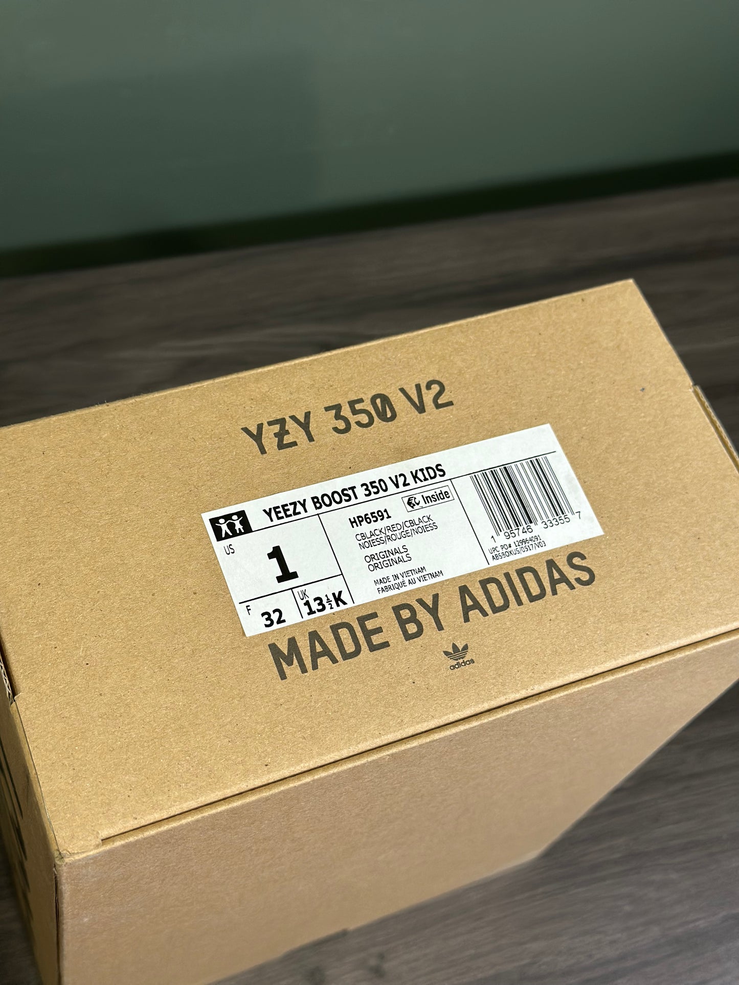 Yeezy 350 Core Black Red (Kids)