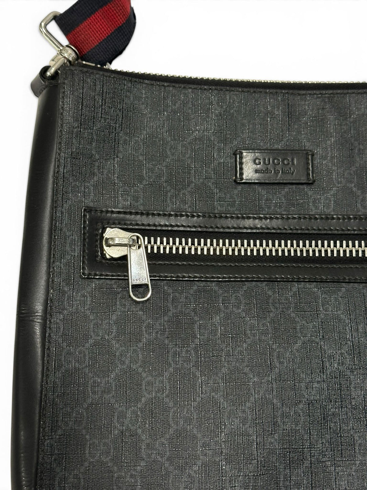 GUCCI LARGE GG SUPREME BLACK MESSENGER BAG