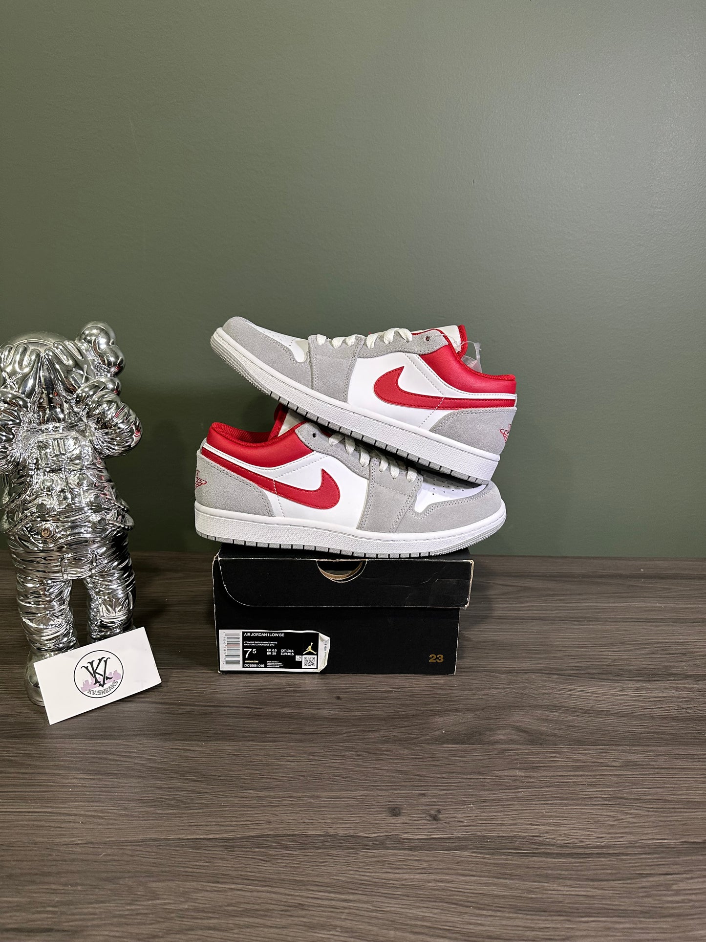 Jordan 1 Low SE Light Smoke Grey