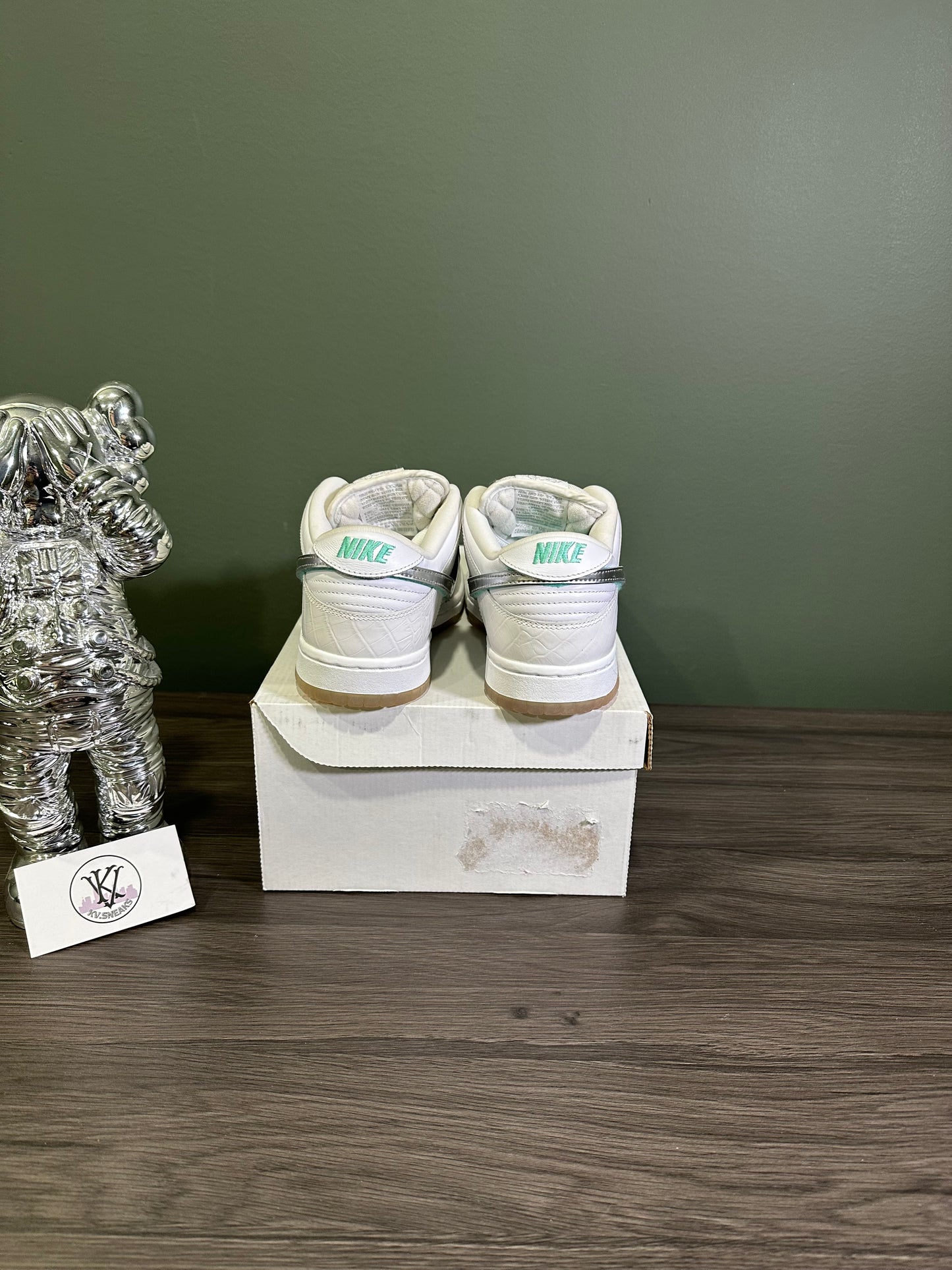 Dunk Low SB Diamond Supply Co. White Diamond