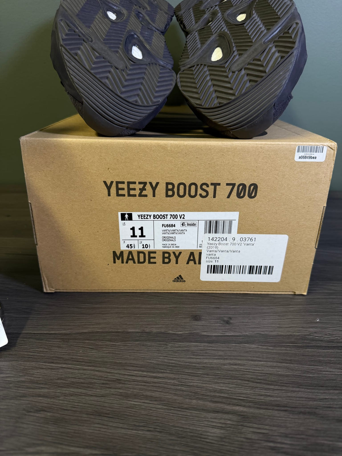 adidas Yeezy Boost 700 V2 Vanta