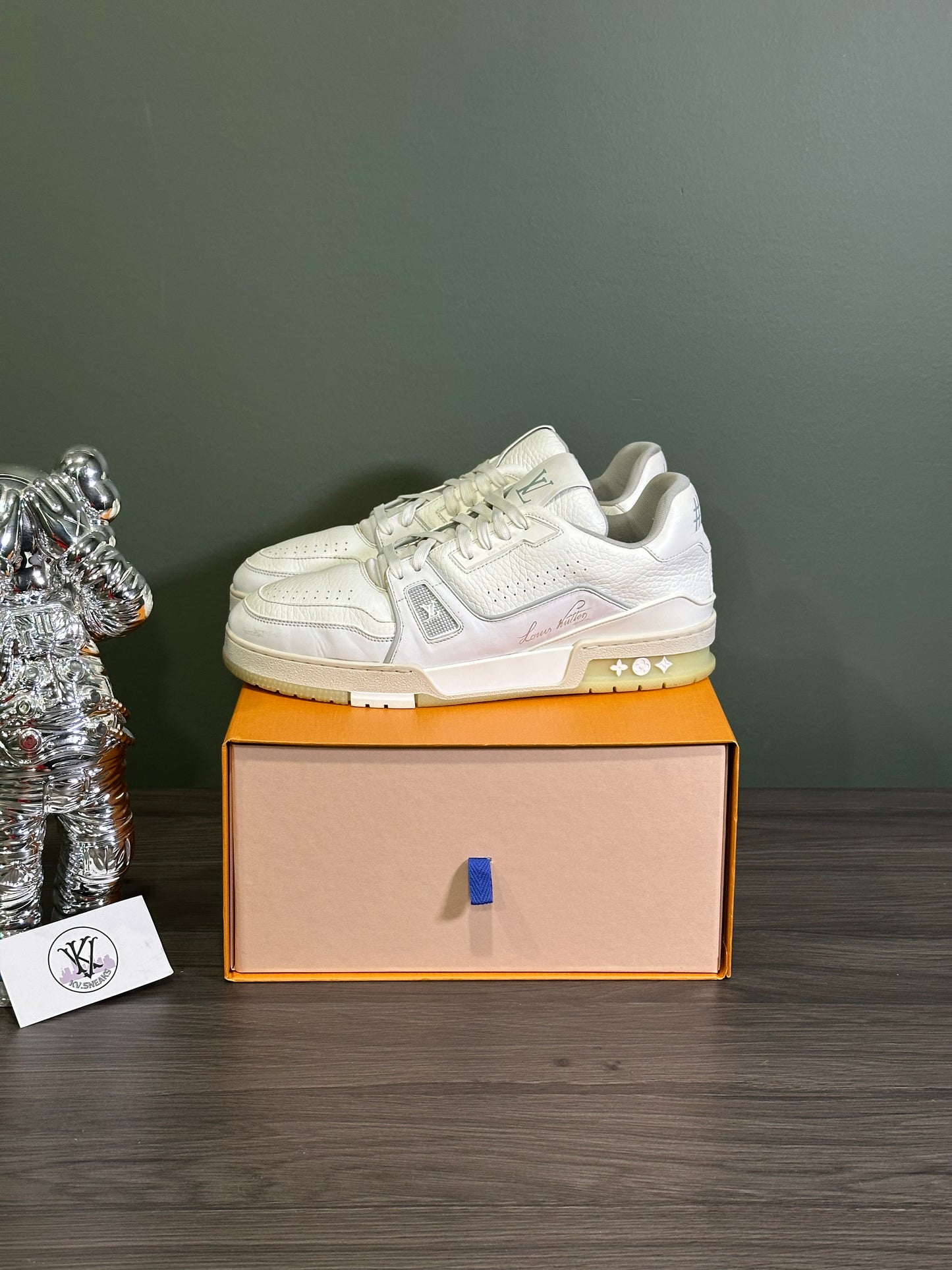 Louis Vuitton Trainer White Signature