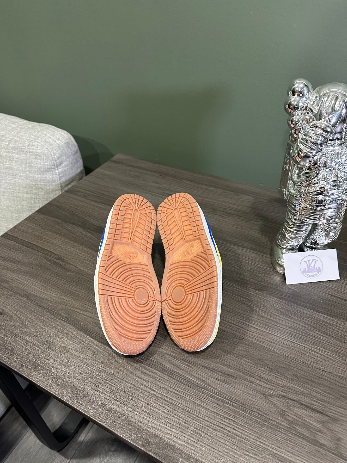 Jordan 1 Low Travis Scott Canary (W)