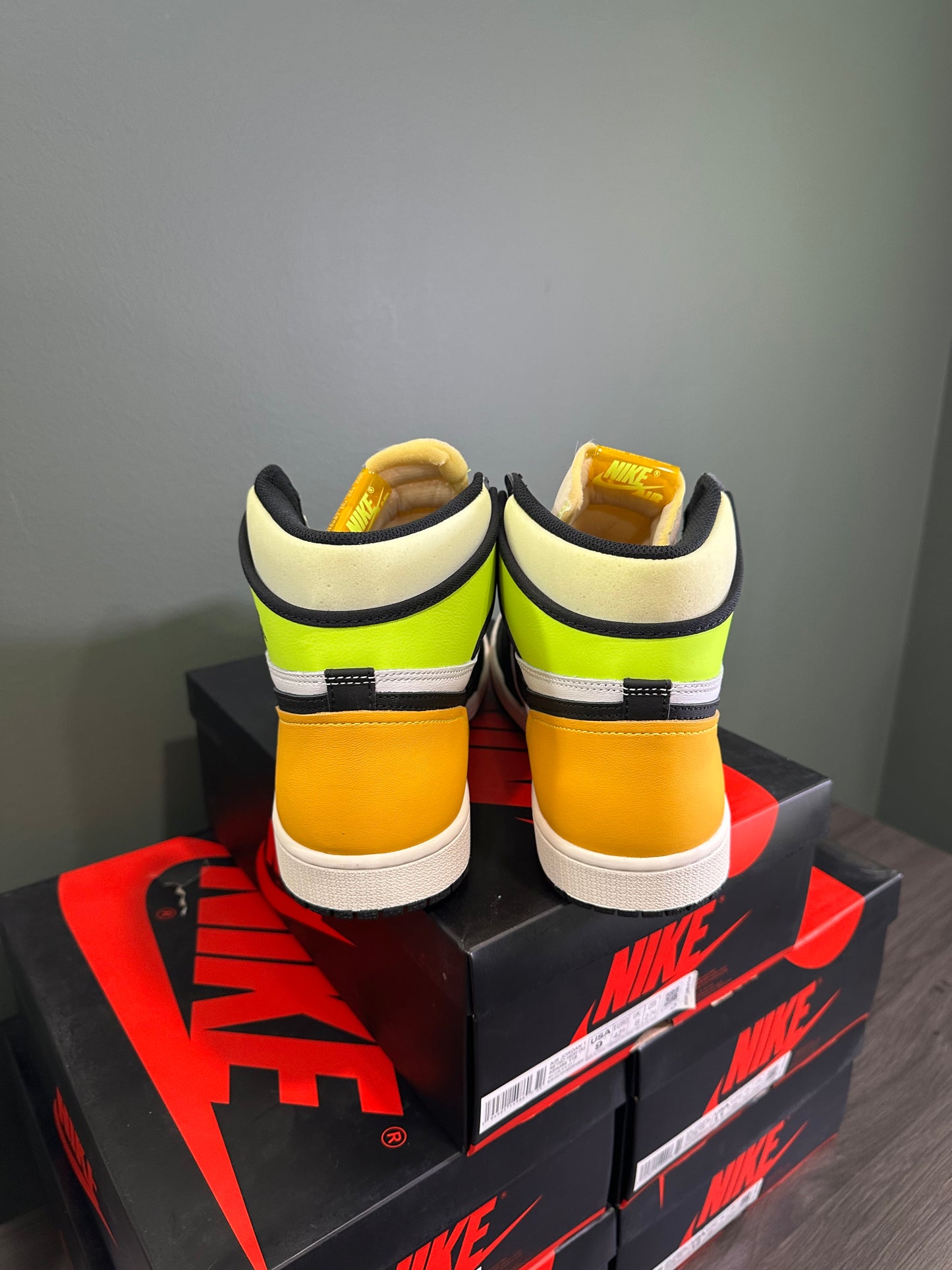 Jordan 1 High Black Volt University is Gold