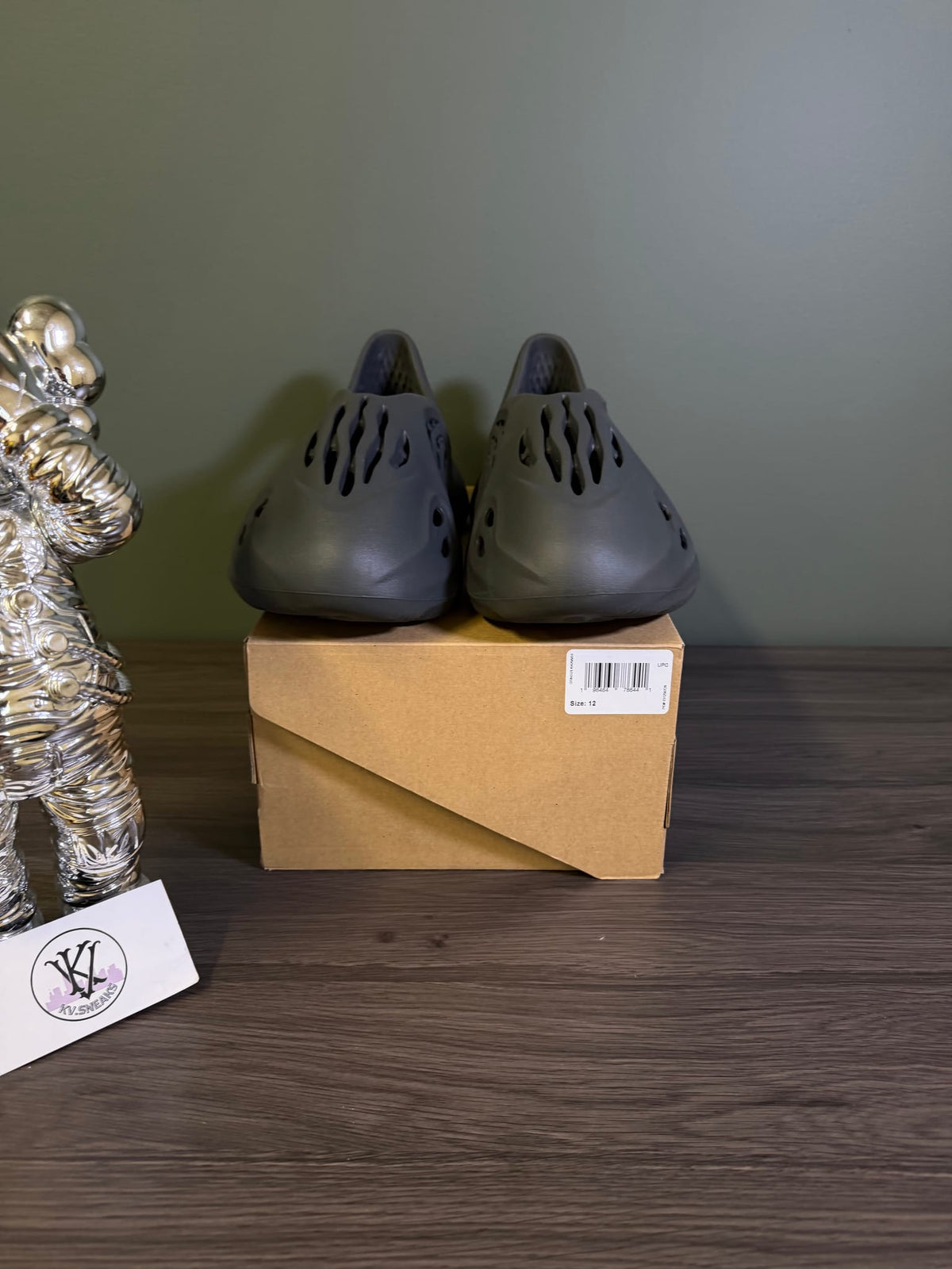 adidas Yeezy Foam RNR Carbon
