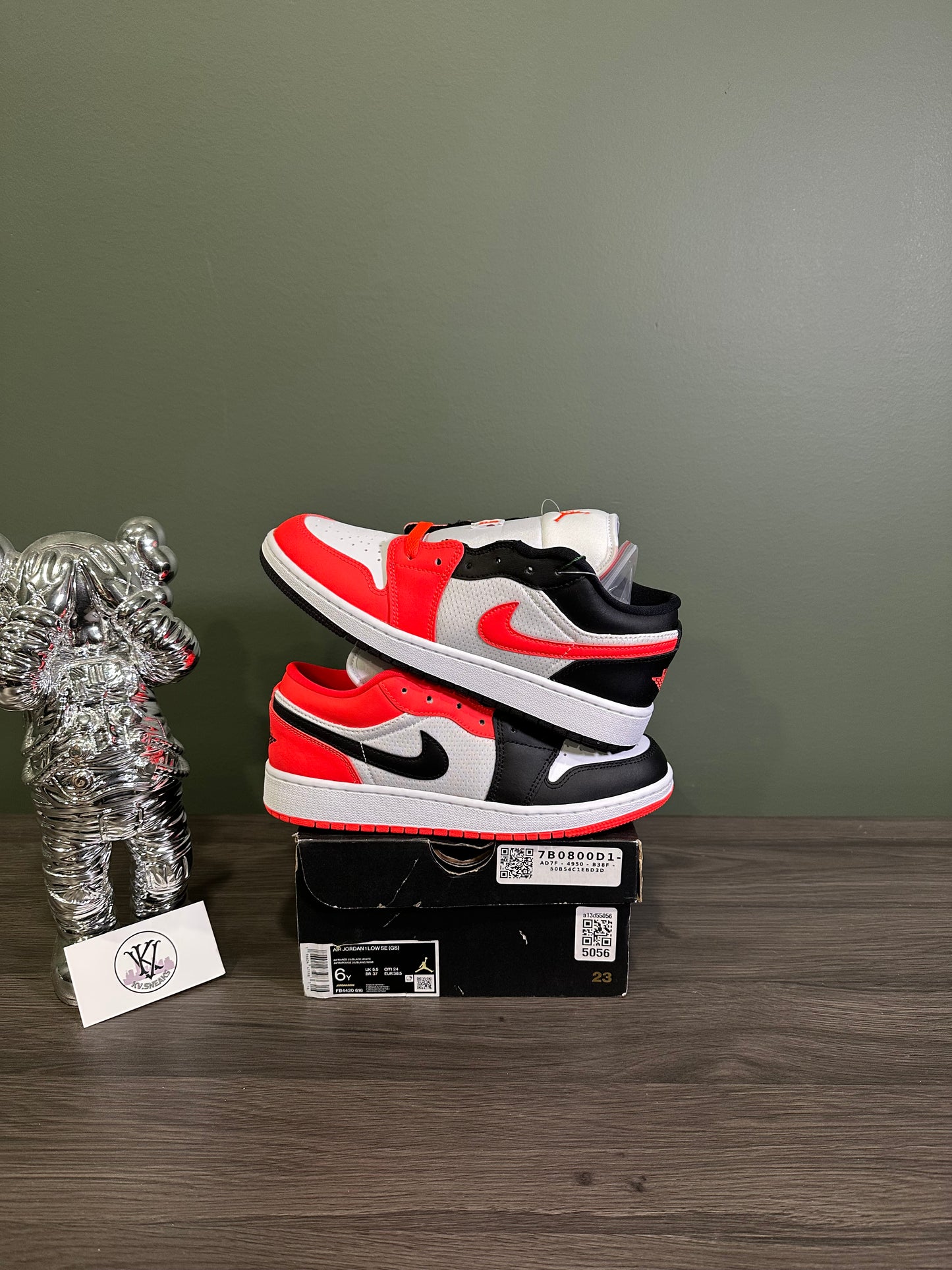 Jordan 1 Low SE Mismatched Infrared