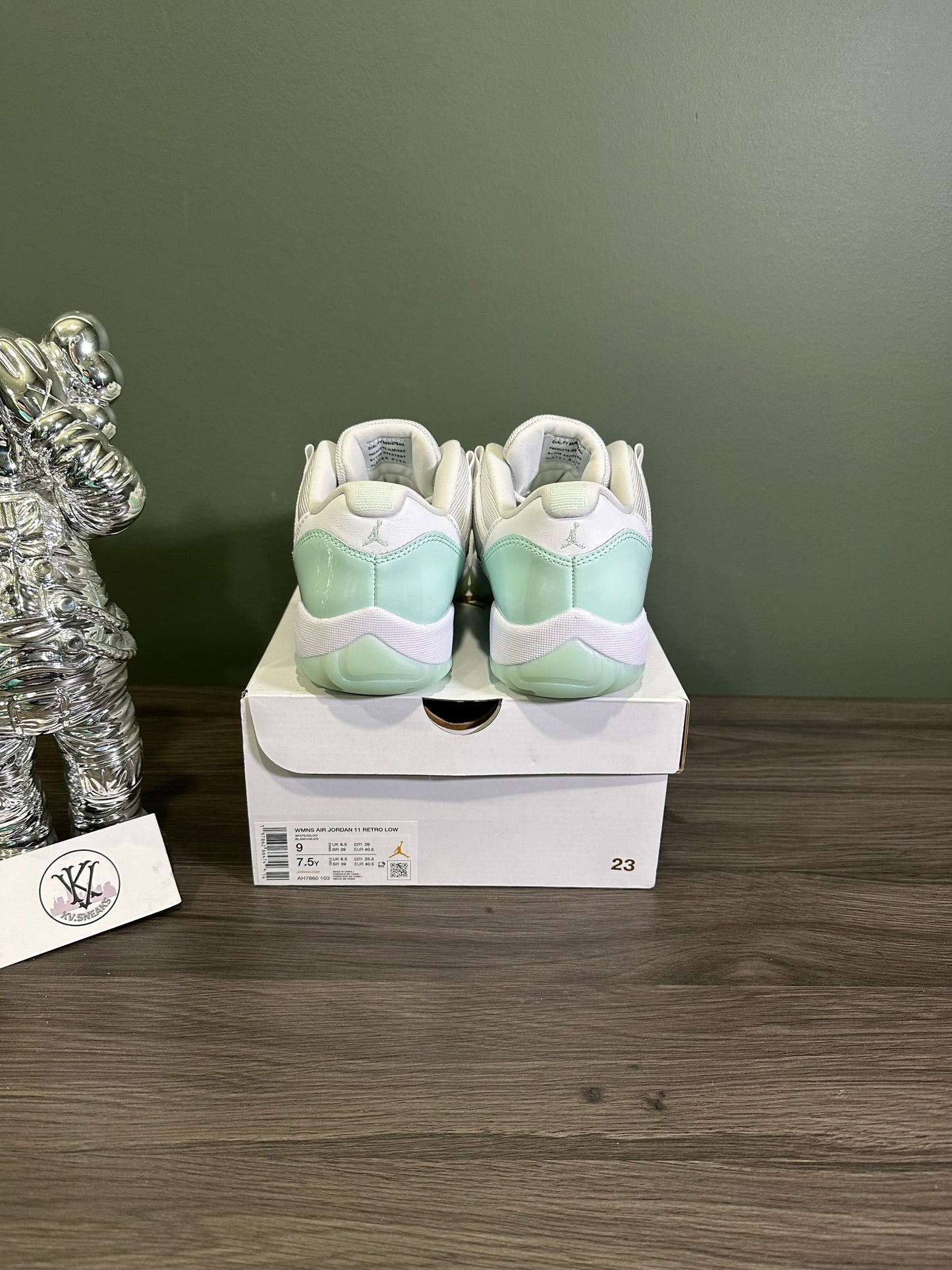 Jordan 11 Low Igloo
