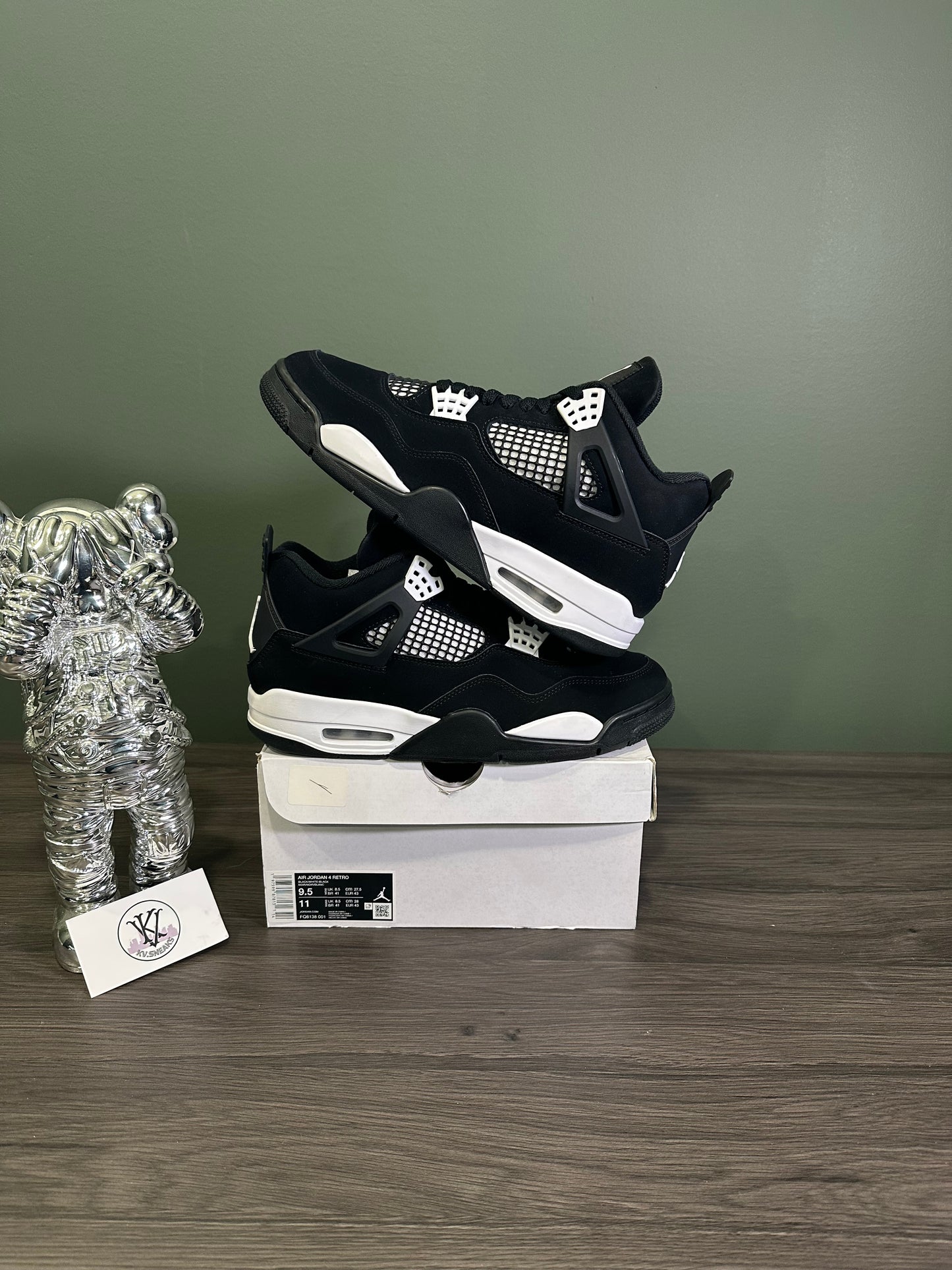 Jordan 4 White Thunder