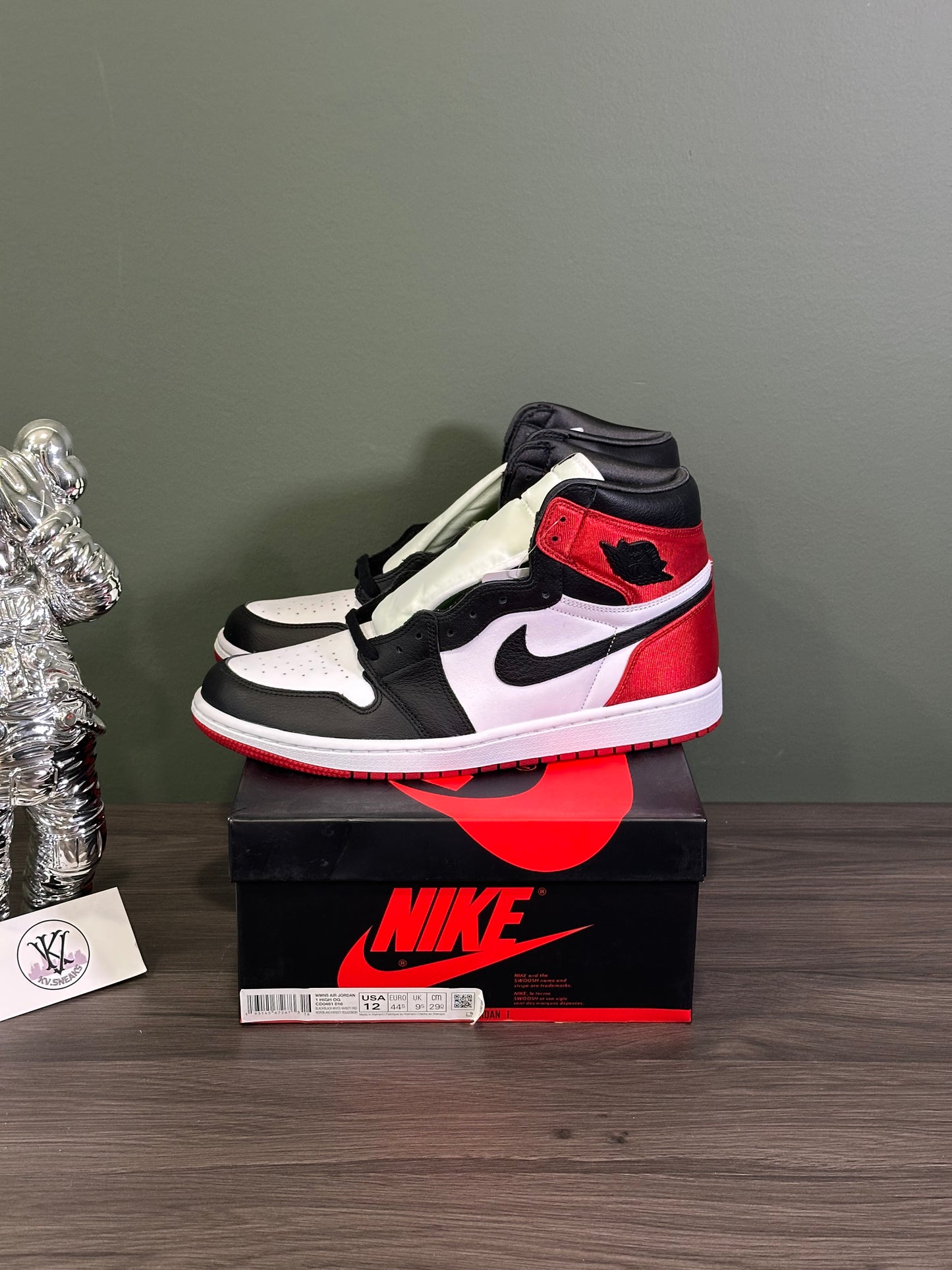 Jordan 1 High Satin Black Toe (W)