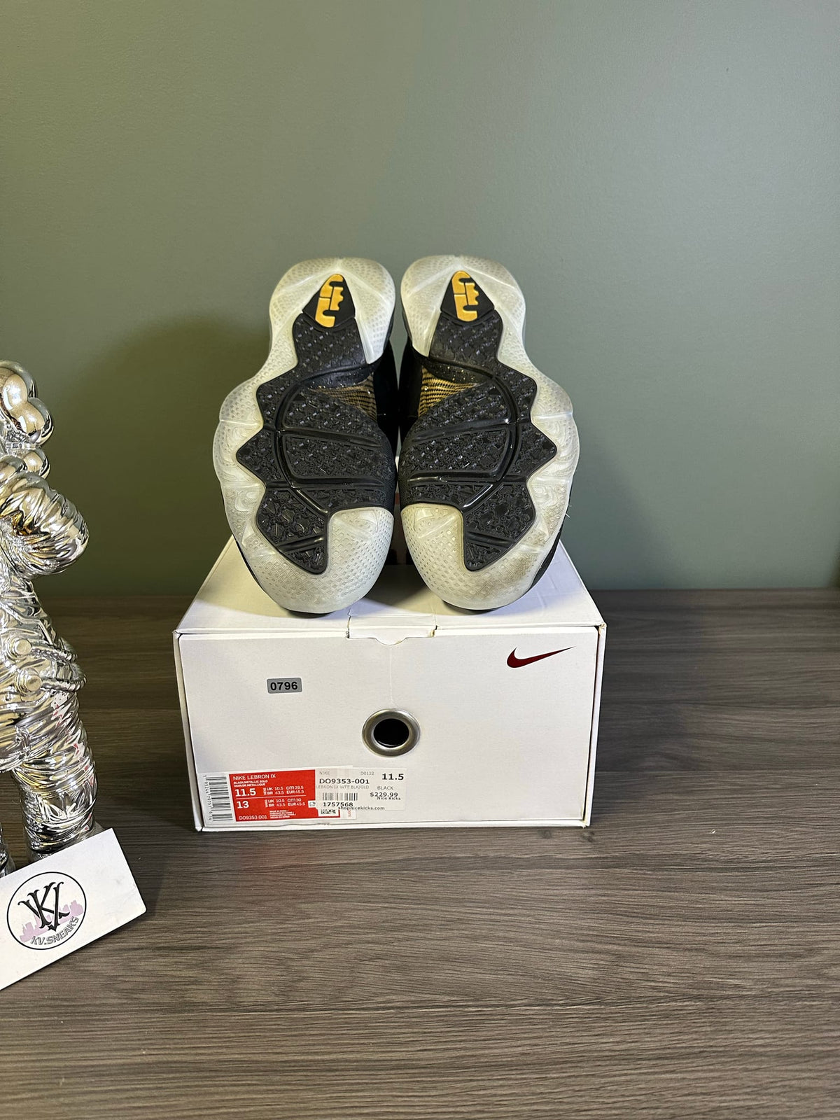 Nike LeBron 9 Watch the Throne (2022)