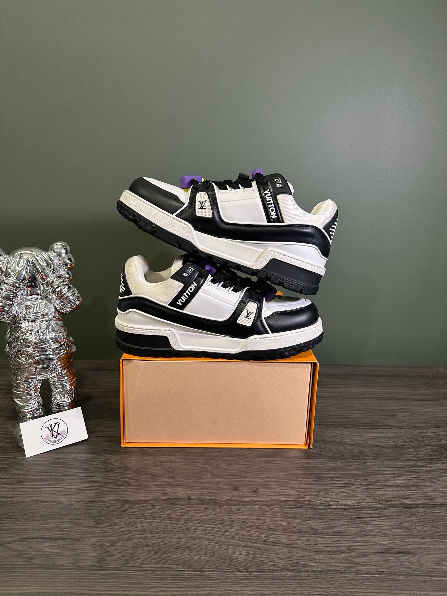 Louis Vuitton Trainer Maxi White Black