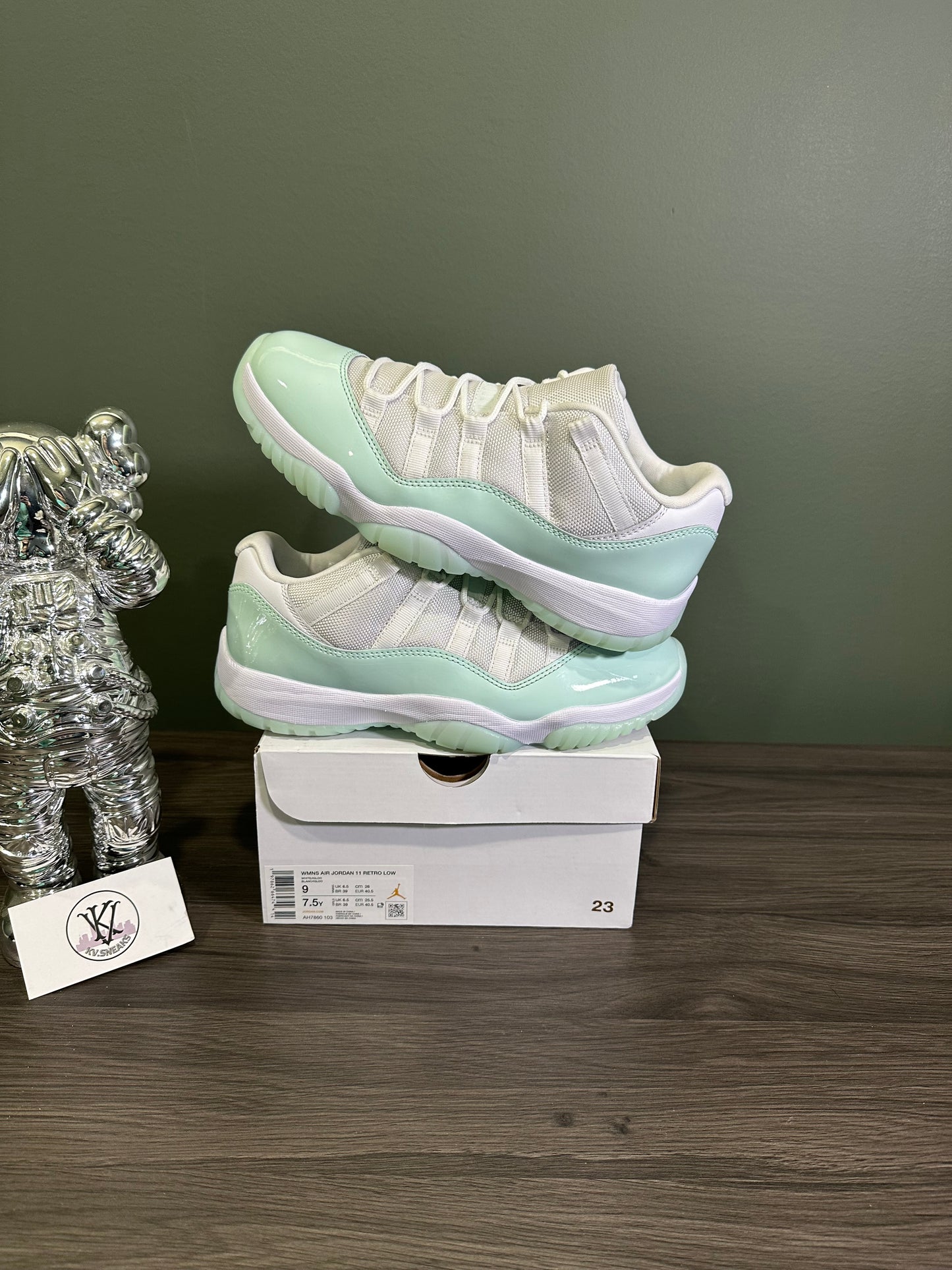 Jordan 11 Low Igloo