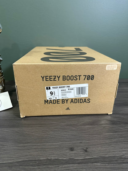 Yeezy 700 Mauve