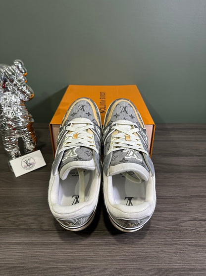 Louis Vuitton Trainer Grey White Monogram