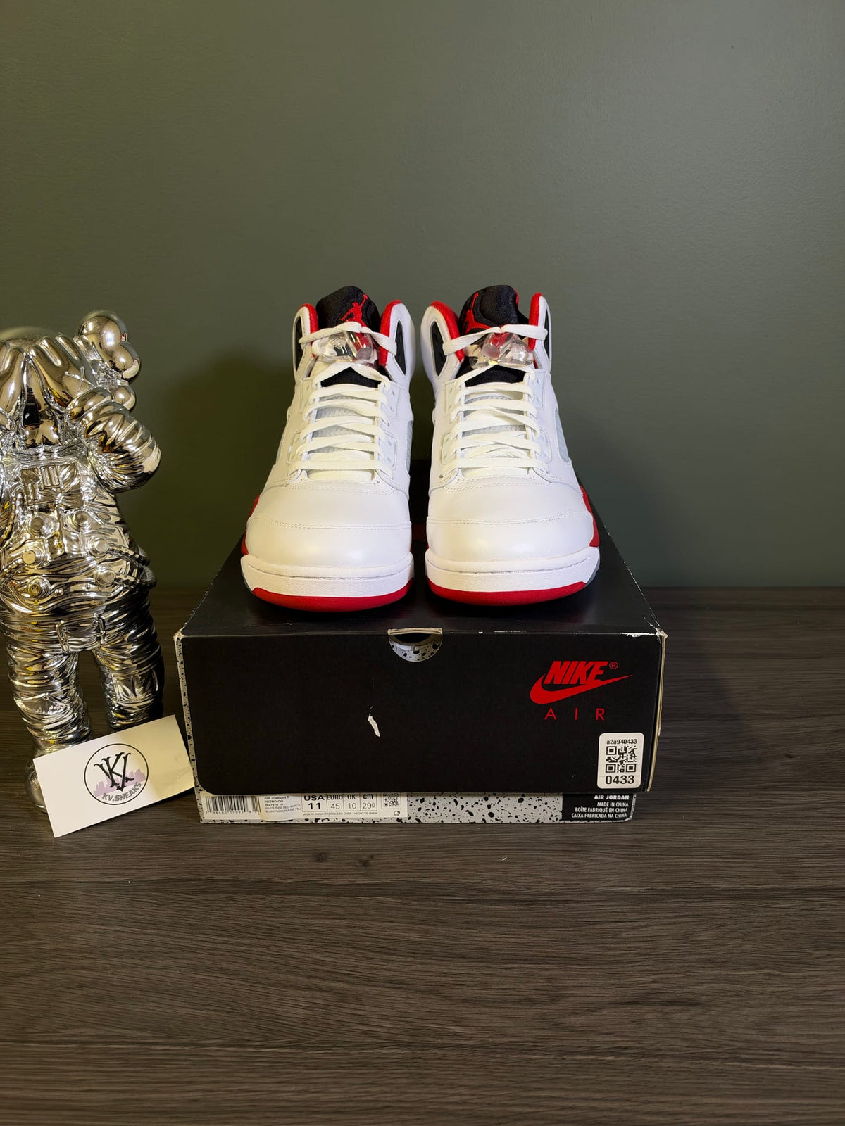 Jordan 5 Retro Fire Red Black Tongue (2025)